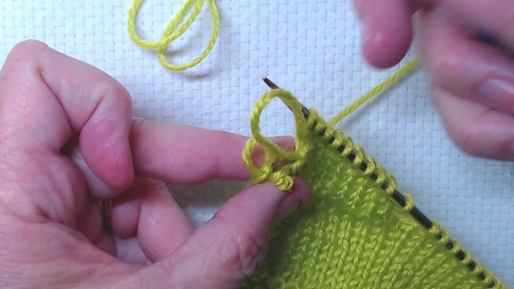 2 end stitches have dropped off the needle - fixed dropped stitches