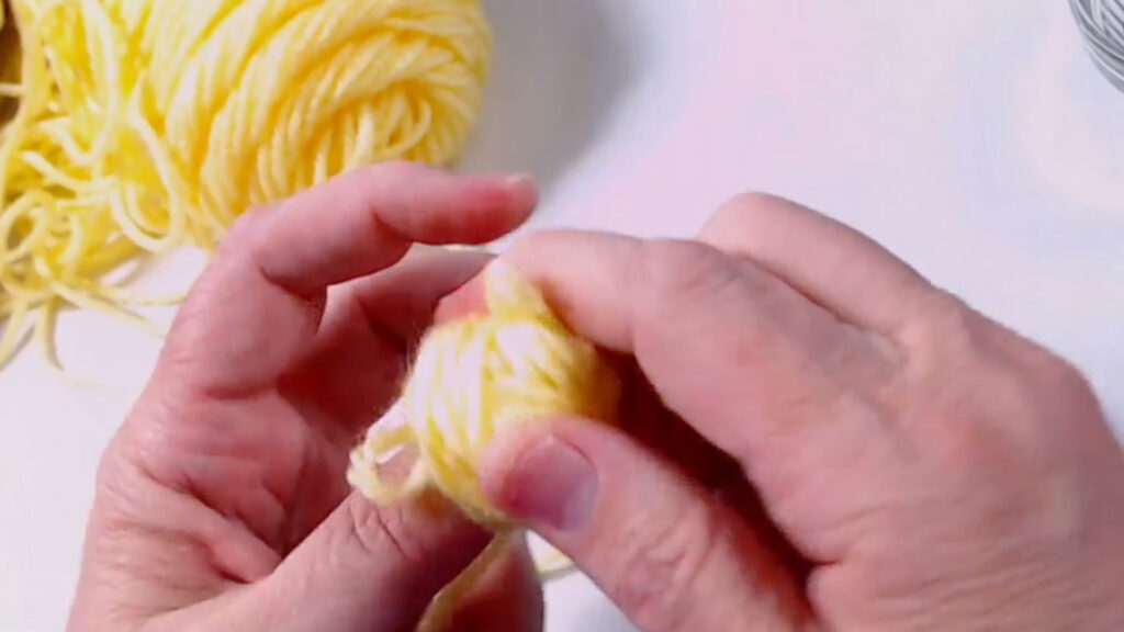 rotate yarn
